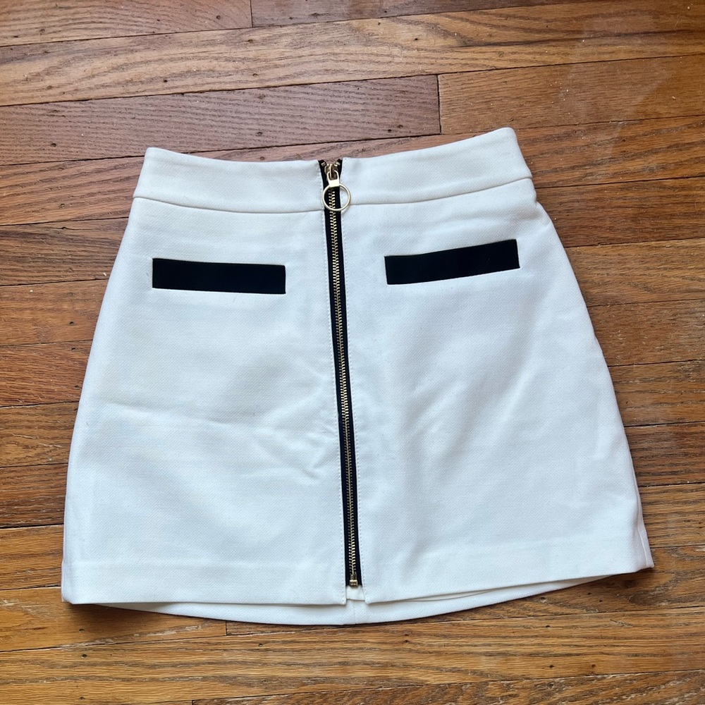 Express White Mini Flare Skirt with Black Details size 00
